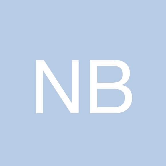 Profile Picture of Nevaeh Burls (@nevburls) on Poshmark