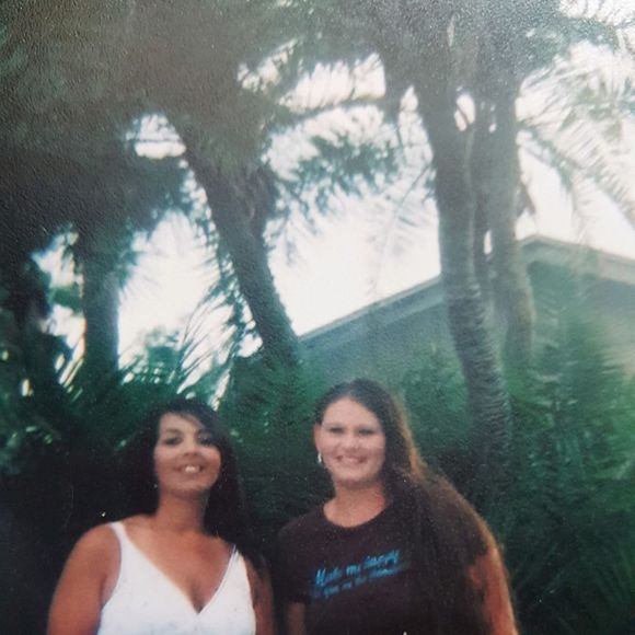 Profile Picture of Kim Capps (@cappskim1974) on Poshmark