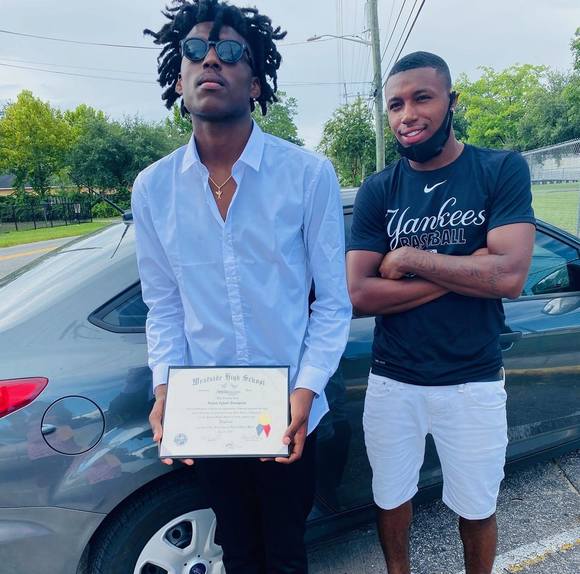 Profile Picture of April Thompson (@thompson7218) on Poshmark