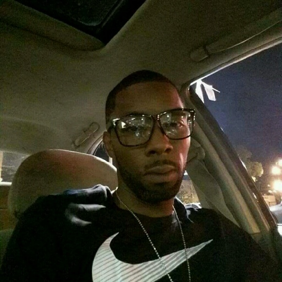 Profile Picture of Calvin Riggins (@calbow4) on Poshmark