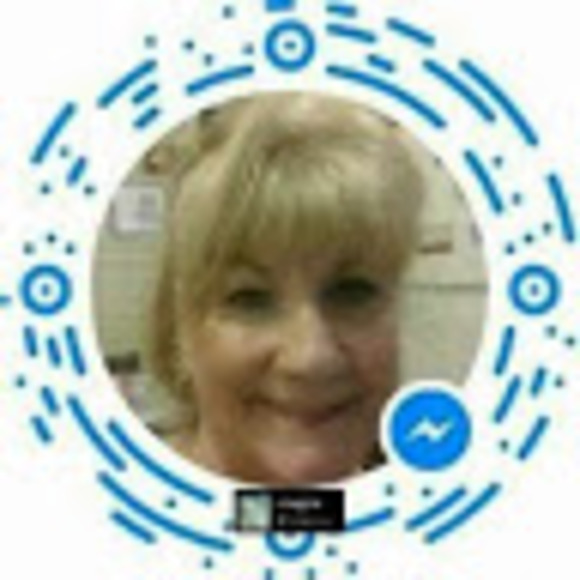 Profile Picture of Carolann Marcucci (@carolannmarcucc) on Poshmark