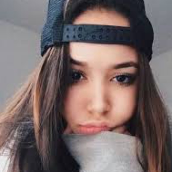 Profile Picture of Doris Casey (@doriscaseys) on Poshmark