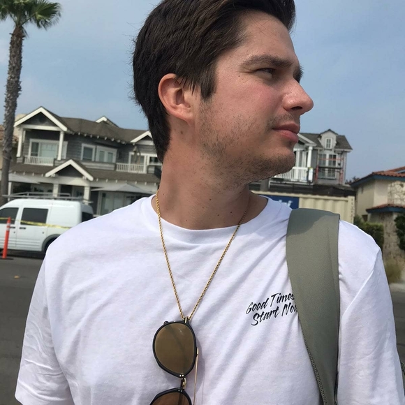 Profile Picture of William Nester tamayo (@williamnet97) on Poshmark