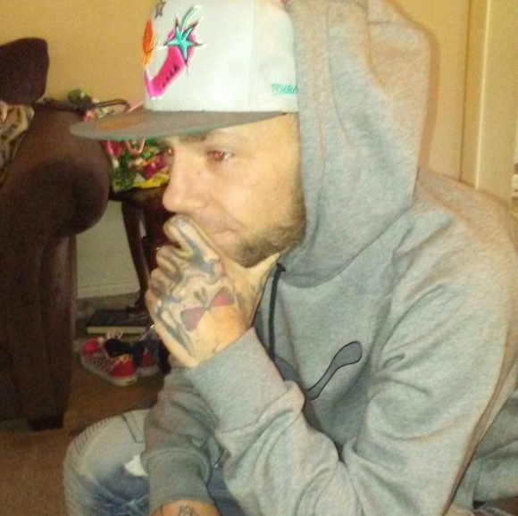 Profile Picture of Paul Moore (@paulmoore491) on Poshmark