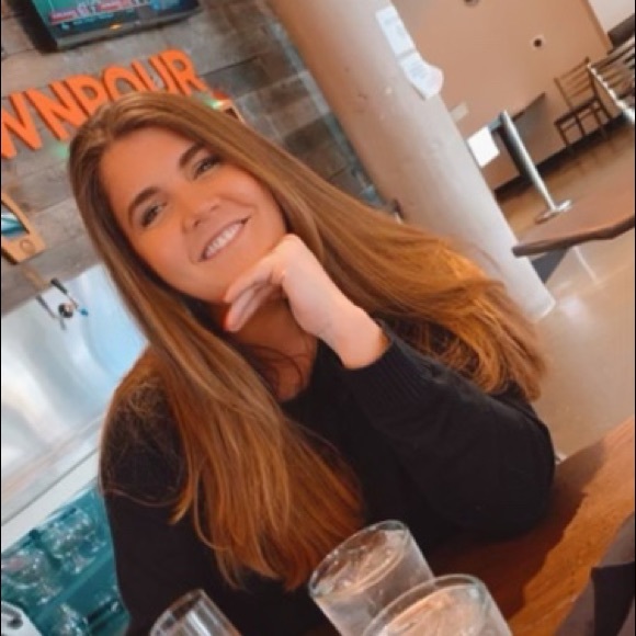 Profile Picture of Charlsie Lincoln (@chazlinc) on Poshmark