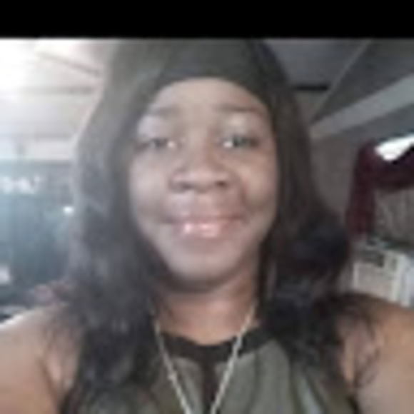 Profile Picture of Shawanda Kador (@shon8123) on Poshmark