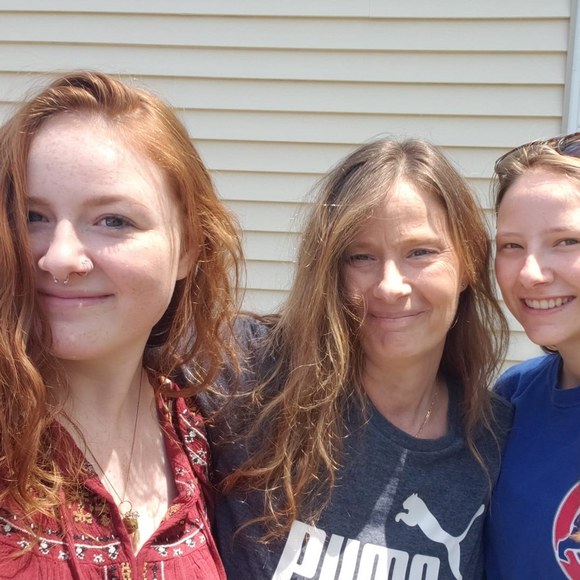 Profile Picture of Jolie Hook (@jolierhook) on Poshmark