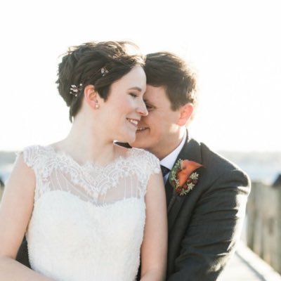 Profile Picture of Lisa Calvert (@PaintMePlum) on Twitter