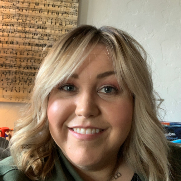 Profile Picture of Brette Bartolucci (@paslee) on Poshmark
