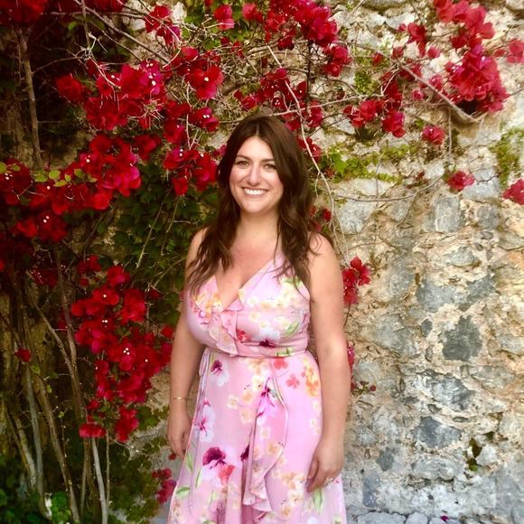 Profile Picture of Marcia Abbott (@marciakabbott) on Poshmark