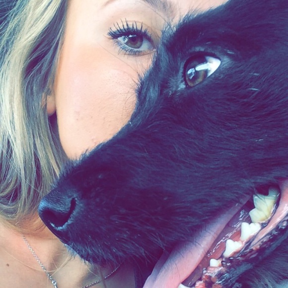 Profile Picture of Peyton Allen (@peytonallenn) on Poshmark