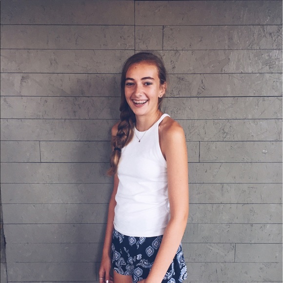 Profile Picture of Alyssa Tollaksen (@alyssatollasken) on Poshmark