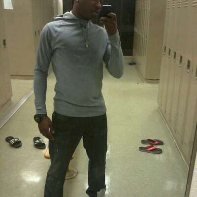 Profile Picture of Dawan Davis (@KingViv24) on Twitter