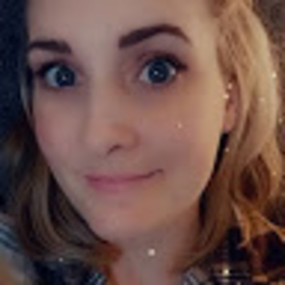 Profile Picture of Cara Bell (@heftonfam6) on Poshmark