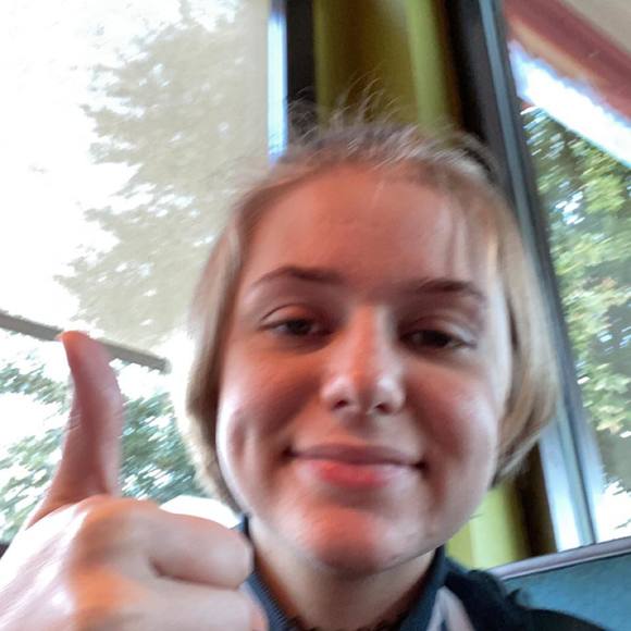 Profile Picture of Kylie Kline (@kylie_enilk) on Poshmark