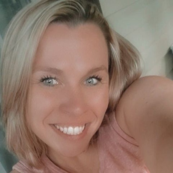 Profile Picture of Bobbi-jo Hendrix (@saeh13) on Poshmark