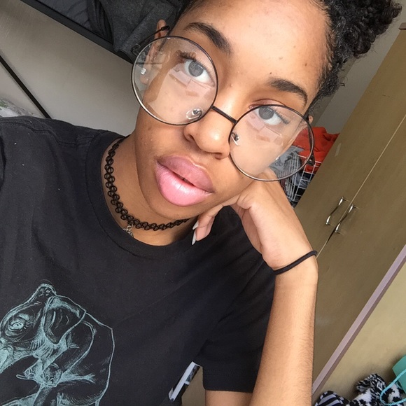 Profile Picture of Cintronelia Williams (@cwilliam44) on Poshmark