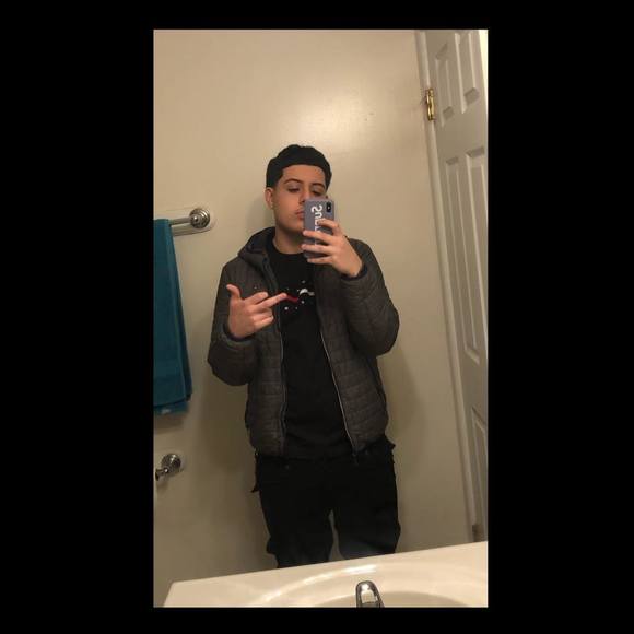 Profile Picture of Anthony Sanchez (@tonny_cr8) on Poshmark