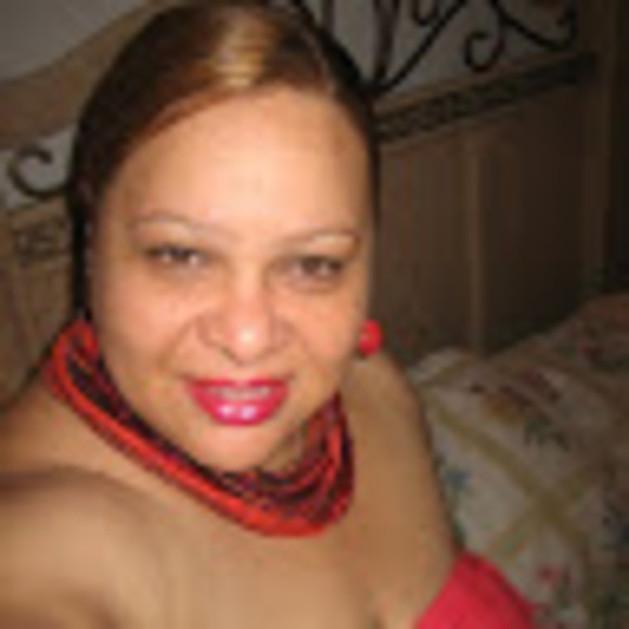 Profile Picture of Yokasta Perez (@yokasttaperez) on Poshmark