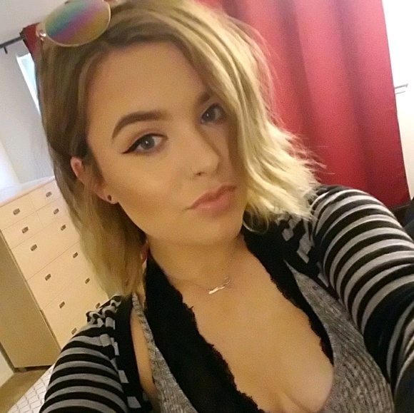 Profile Picture of Kelly Mccrummen (@kmcc15) on Poshmark