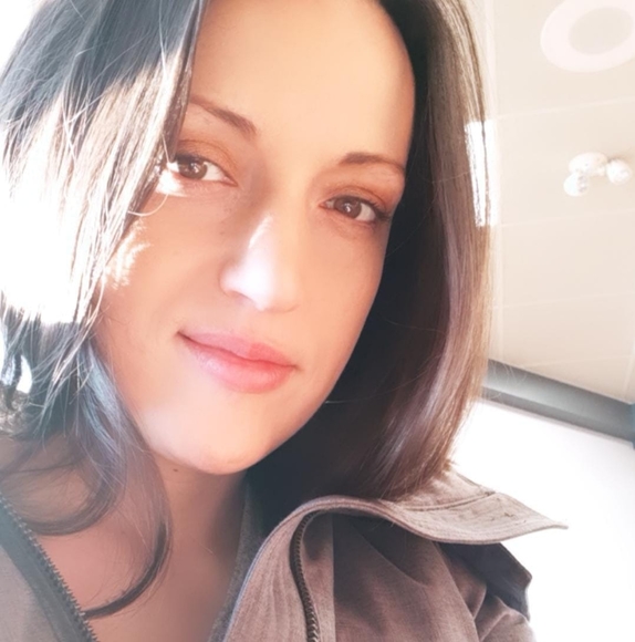 Profile Picture of Ruth Fitzsimonds (@ruthfitzsimonds) on Poshmark