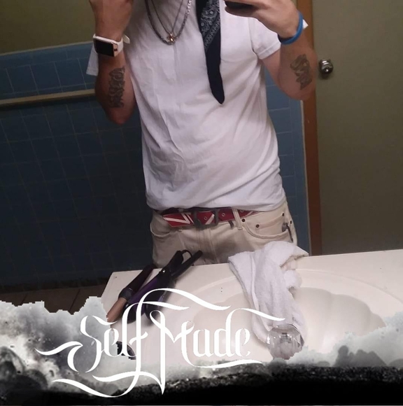 Profile Picture of Devin Bufkin (@devinbuffin) on Poshmark