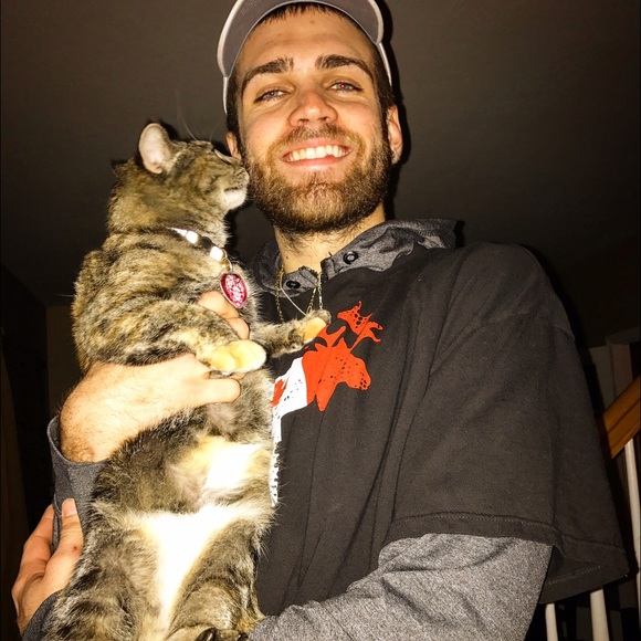 Profile Picture of Zach Deak (@bigdeak9) on Poshmark