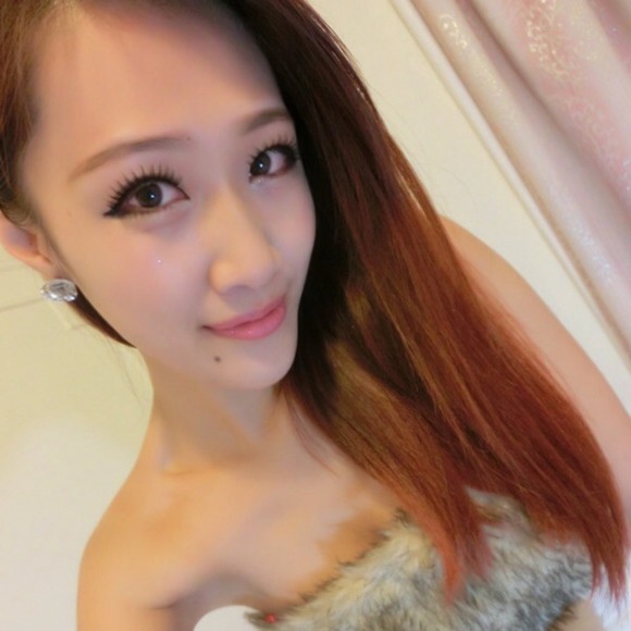 Profile Picture of Min Liu (@saphia0403) on Poshmark