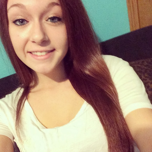 Profile Picture of Jenna Klages (@jennakk) on Poshmark