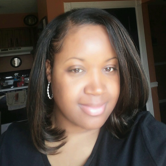 Profile Picture of Kenethia Harkness (@kharkness40) on Poshmark