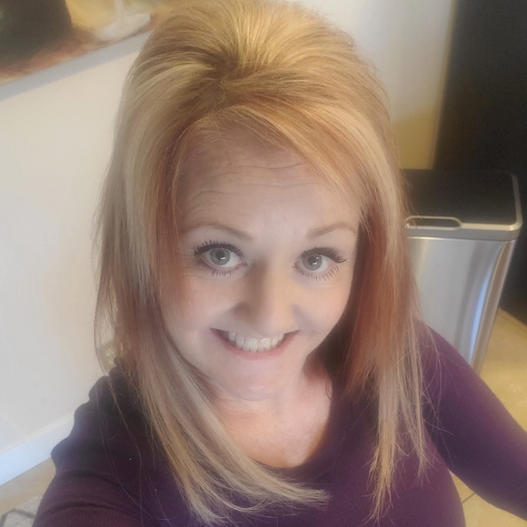 Lisa Petersen - Poshmark Profile Picture of Lisa Petersen (@joelisap) on Poshmark