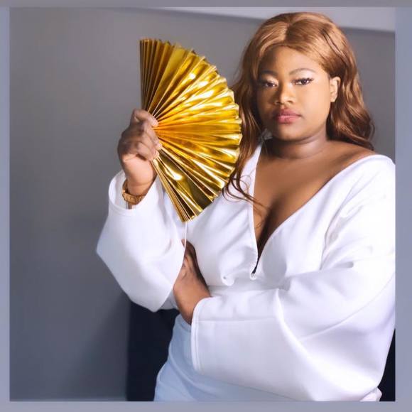 Profile Picture of Ange Roxane (@roxaneyameogo) on Poshmark