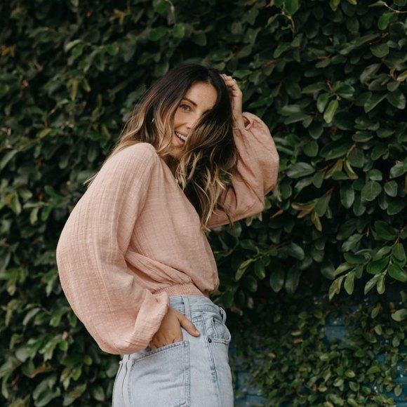 Profile Picture of Renee Semerar (@reneesemerar) on Poshmark