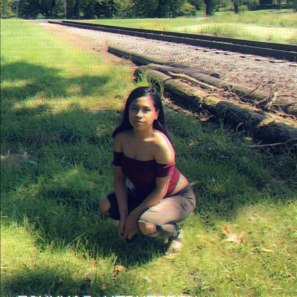 Profile Picture of Mariela Ramirez (@mrazz98) on Poshmark