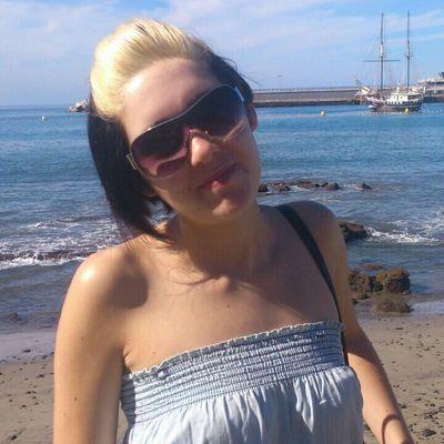 Profile Picture of Emma Keating (@emmakeating91) on Twitter