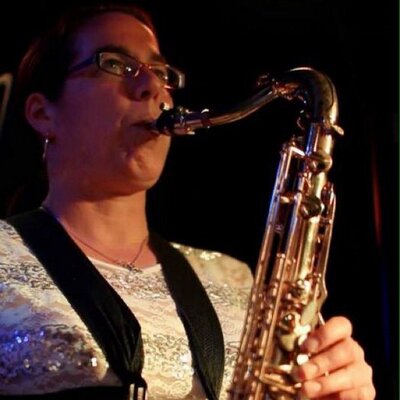 Profile Picture of Anne Stafford (@anniesaxophone) on Twitter