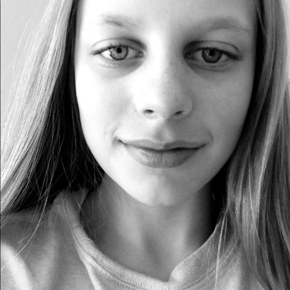 Profile Picture of Hazel Harstedt (@hazelpaige) on Poshmark