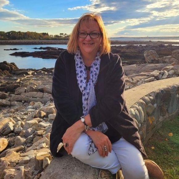 Profile Picture of Cindy Luppi (@cluppi) on Poshmark