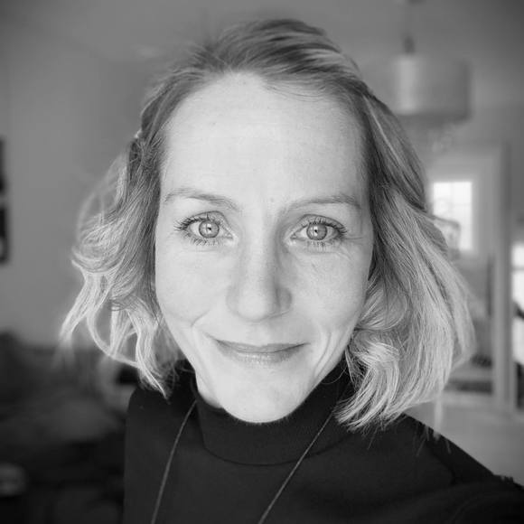 Profile Picture of Stephanie Liddiard (@sroetger) on Poshmark