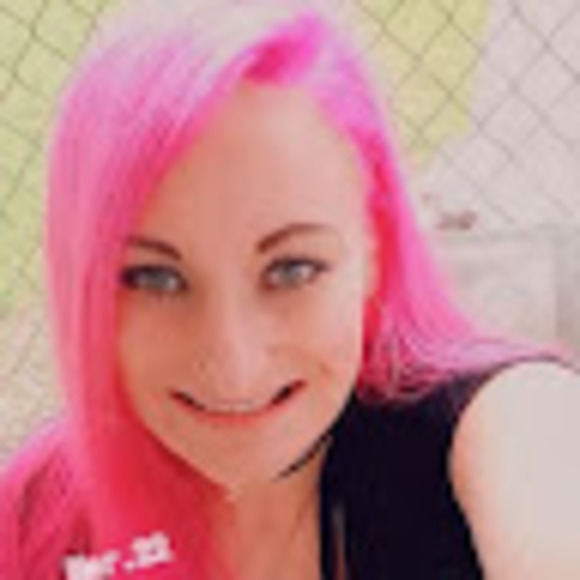 Profile Picture of Leslie Mccleney (@michele19881) on Poshmark