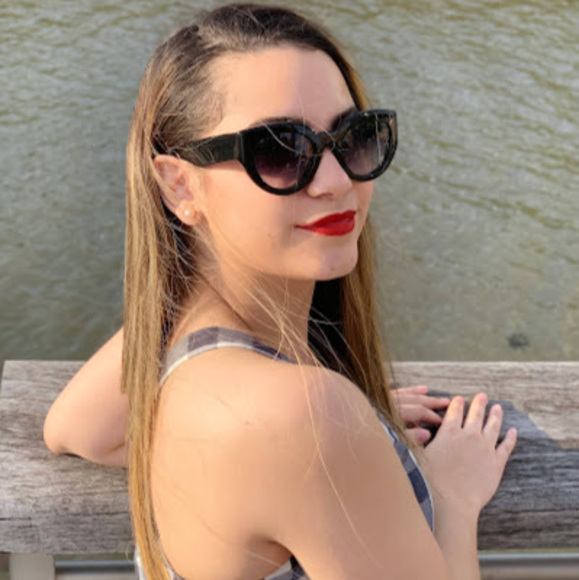 Profile Picture of Marcella Alvarez (@marcellaalva07) on Poshmark