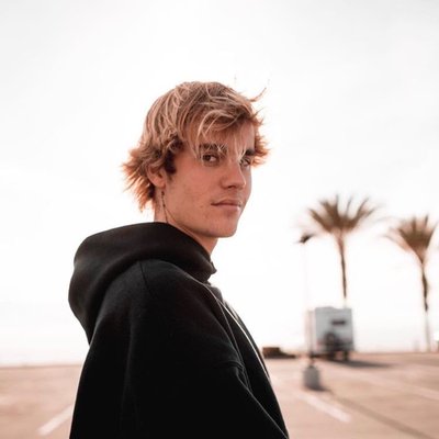 Profile Picture of Laur (@lovelaurself) on Twitter