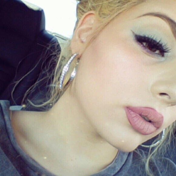 Profile Picture of Emily Rodriguez (@emmyann96) on Poshmark