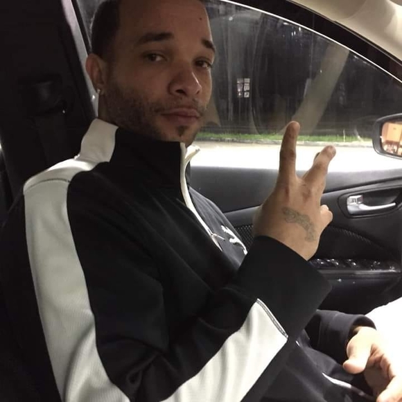 Profile Picture of Gary Curry (@gary_curry) on Poshmark