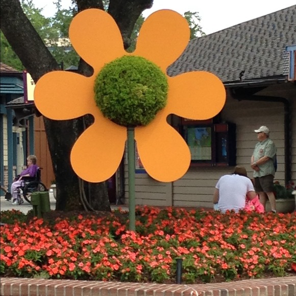 Profile Picture of May Wong (@sweetnewname) on Poshmark