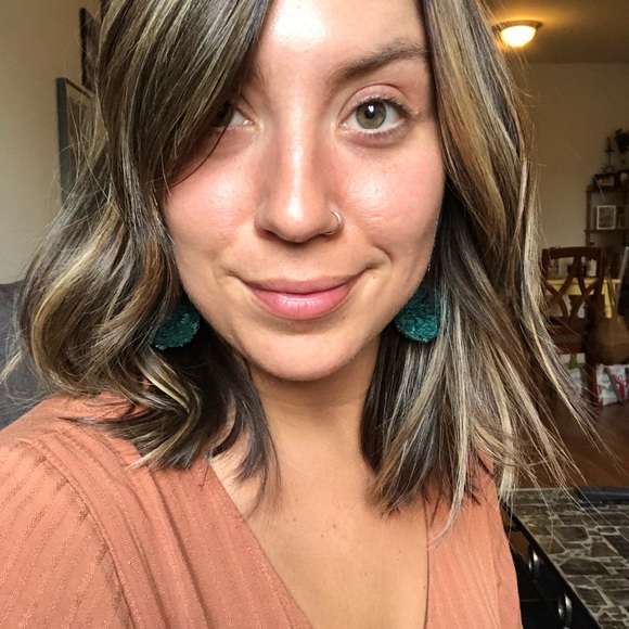 Profile Picture of Erin Vee (@emv5053) on Poshmark