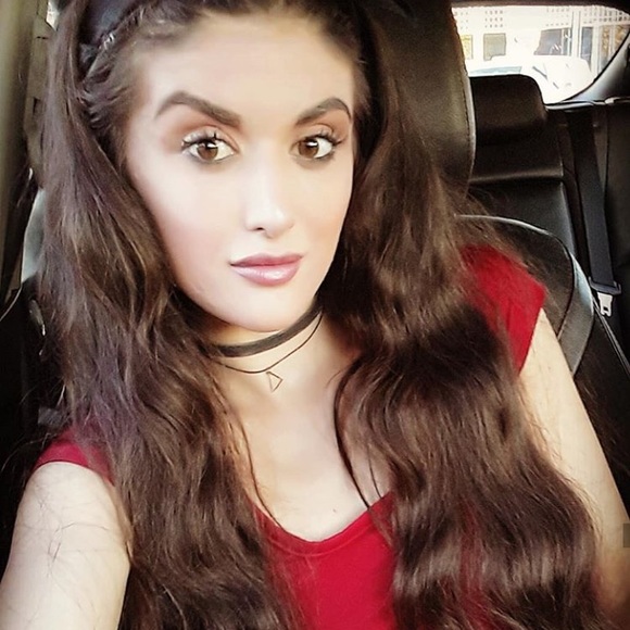 Profile Picture of Cassandra Groscost (@cassandragrosco) on Poshmark