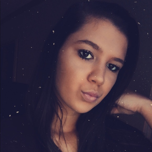 Profile Picture of Maddie Trexler (@maddietrexler) on Poshmark