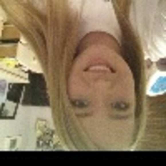 Profile Picture of Allison Brownell (@allyb1997) on Poshmark