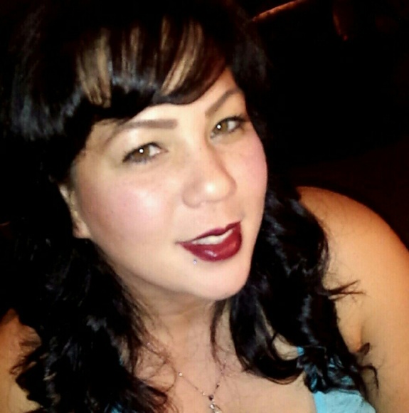 Profile Picture of Karen Plogger (@karenplogger) on Poshmark